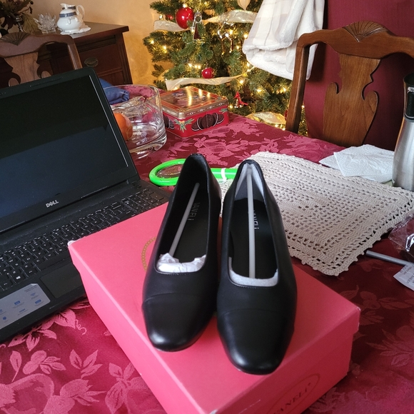 Ladies loafers size 9 - Picture 2 of 7